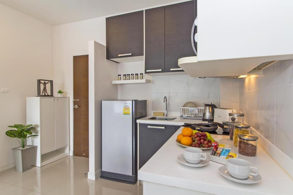 Chic Condo By Resava Karon Екстериор снимка